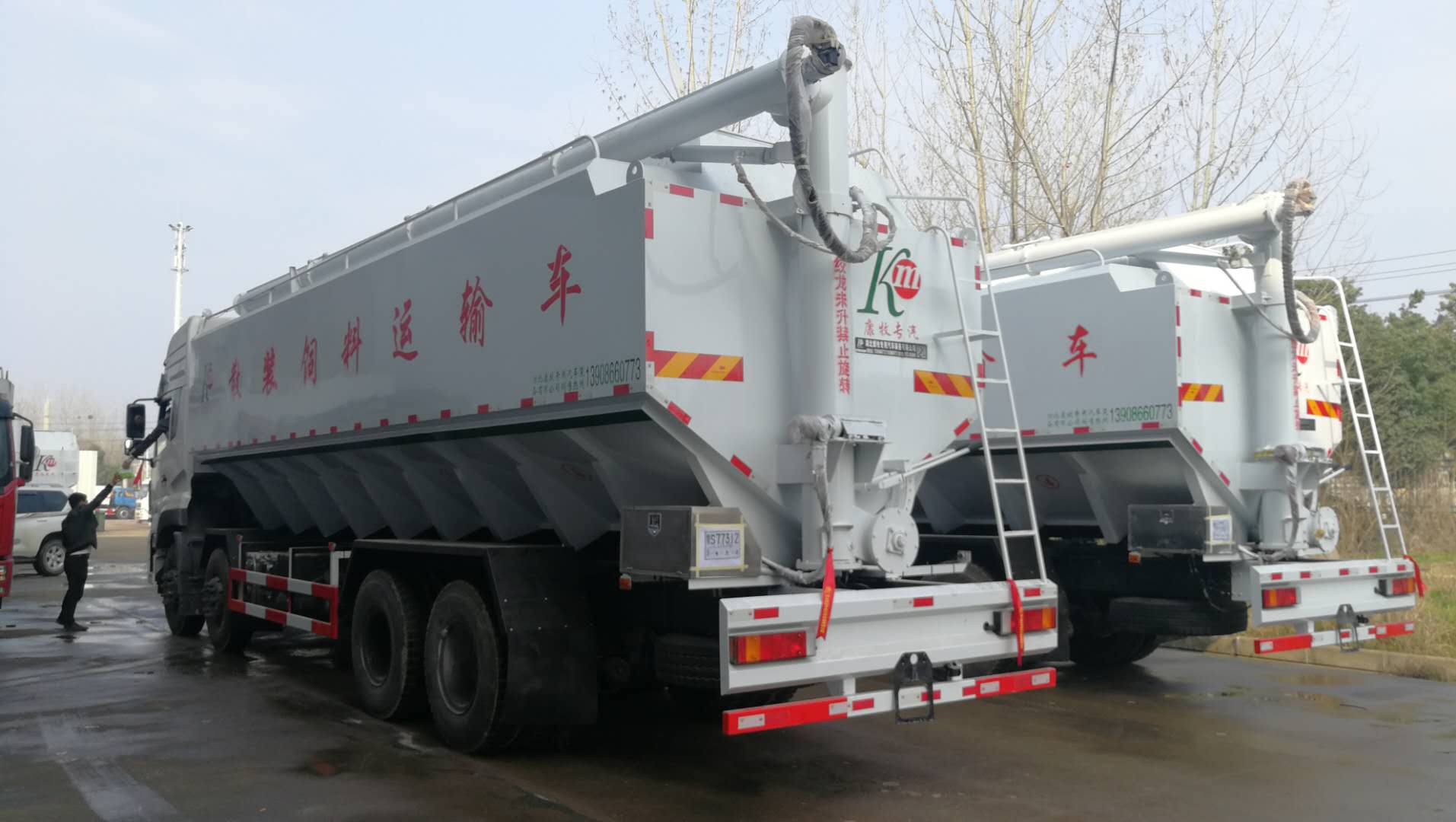 40方散裝飼料運(yùn)輸車（液壓）